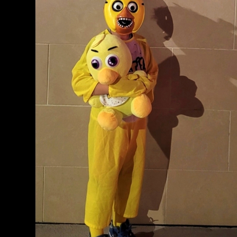 Chica Five Nights At Freddy's Kids Costume     Size 8-10